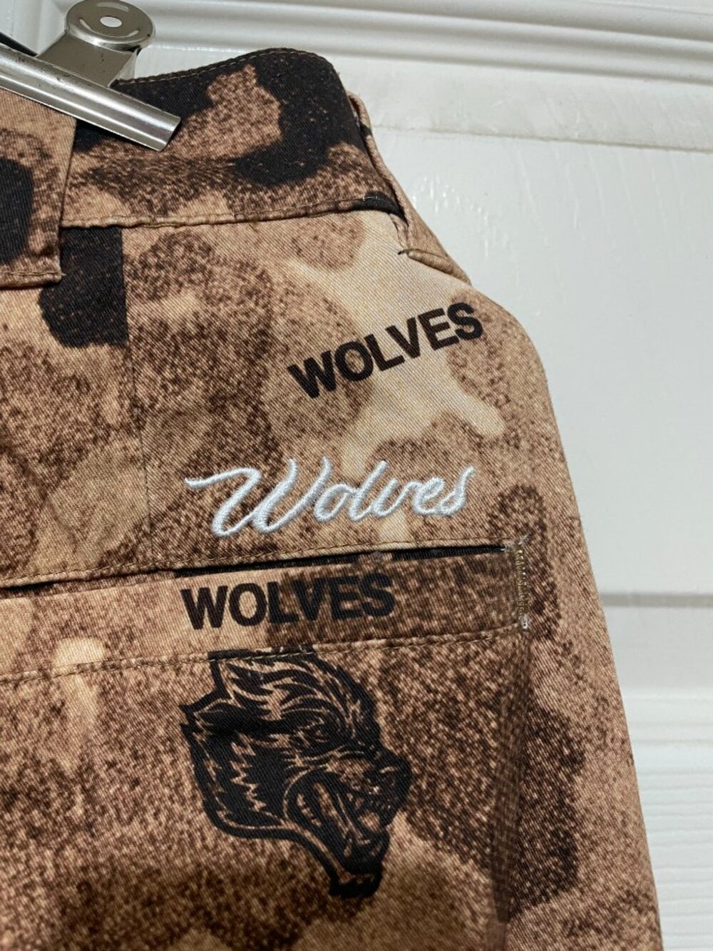 Darc Sport Wolves Hard At Work Canyon Original Camo Men's Size 32 NWT!! - Picture 6 of 7